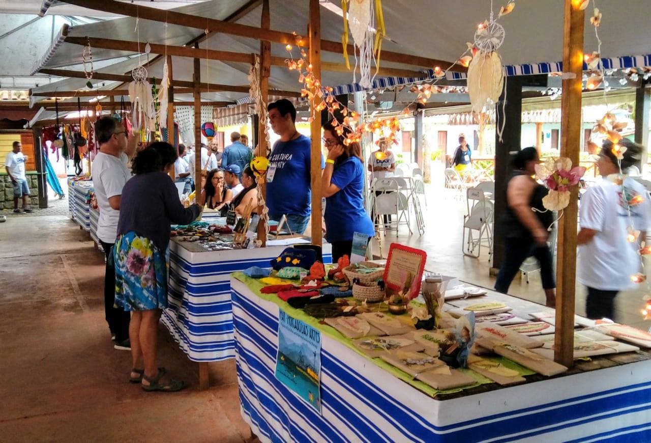 Feira de artesanato no centro de Paraty