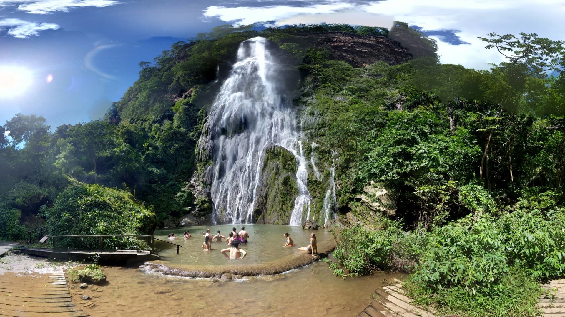 Called Cachoeira Boca da Onça, this is the largest waterfall in Mato Grosso do Sul/ Bonito