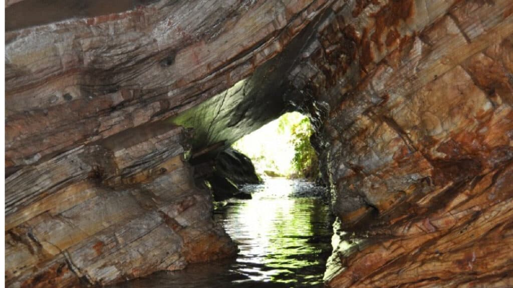 gruta do carimbado em são thomé das letras