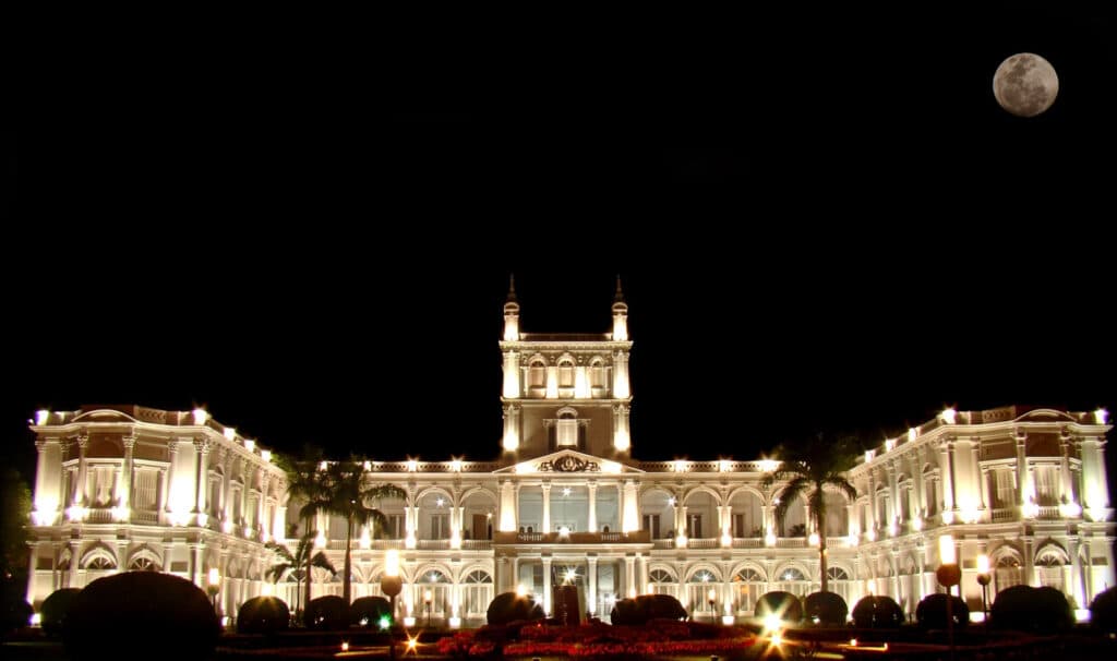 Palacio de López de noite