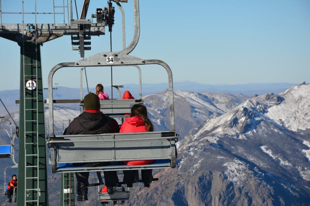 Pessoas em um Teleférico em Bariloche