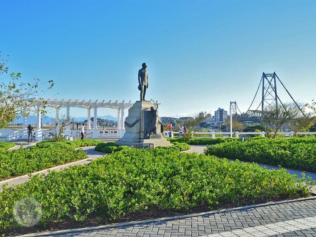 Mirante da ponte Hercílio Luz em florianópolis