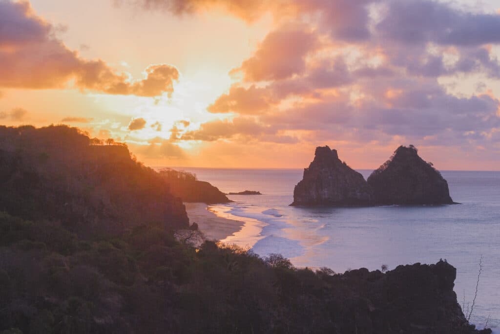 Explore 10 free attractions in Fernando de Noronha for a budget-friendly adventure