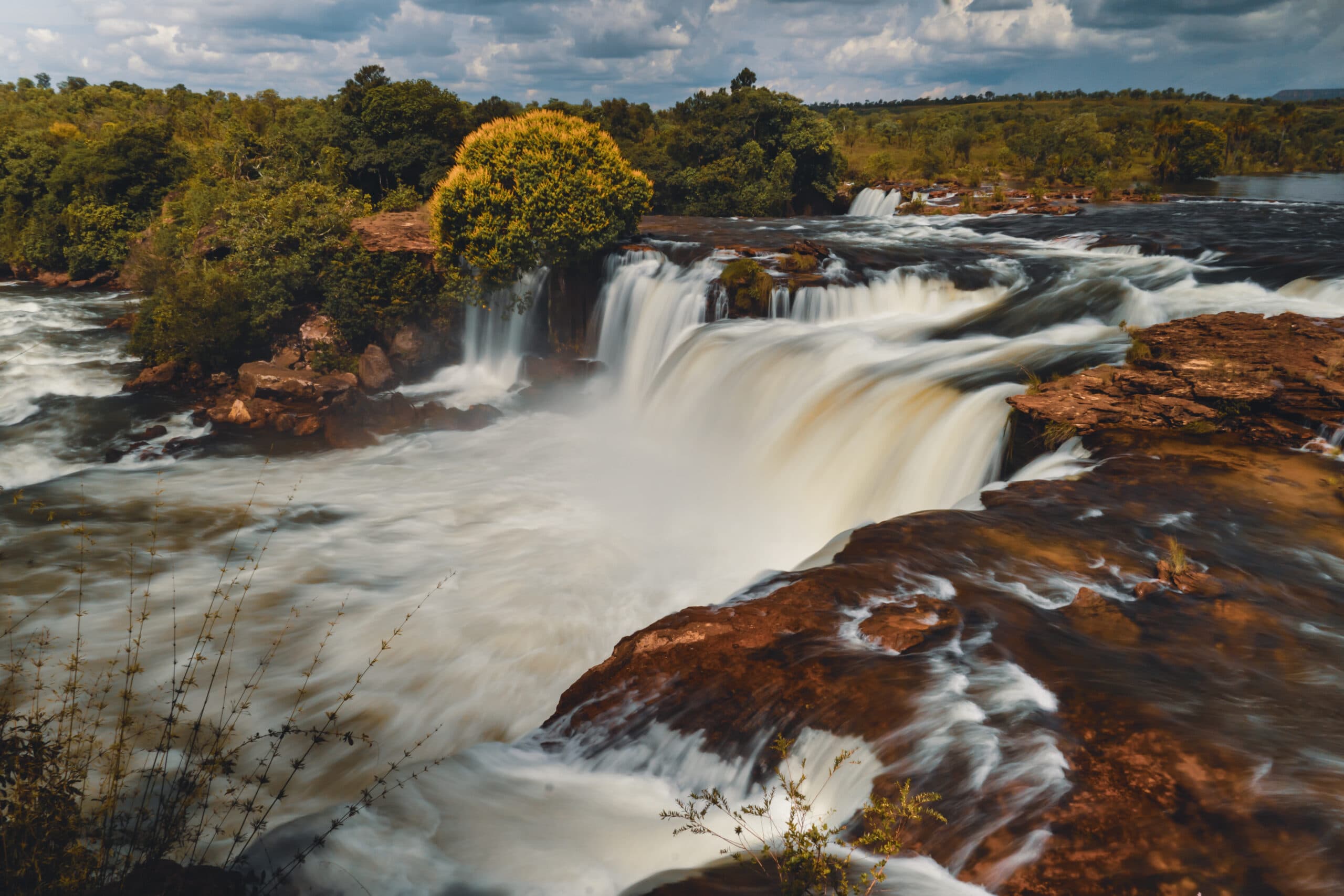 Cachoeira da Velha: A Imponente Queda D'Água do Jalapão