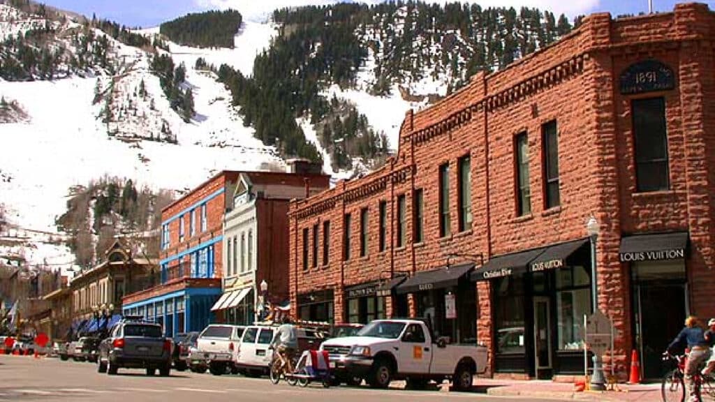 Discover the top ski hills in Colorado, USA