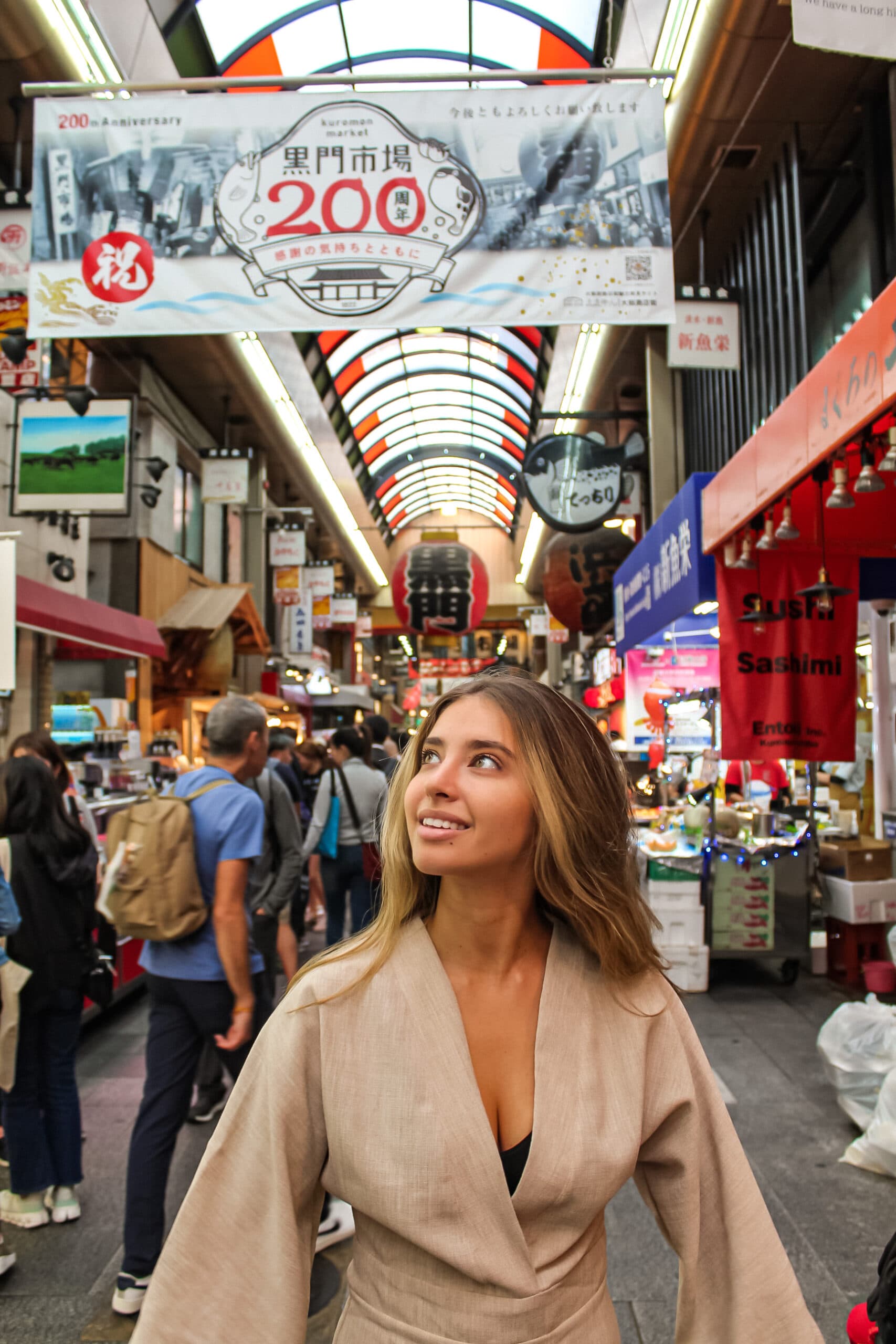 Mulher em mercado no Japão